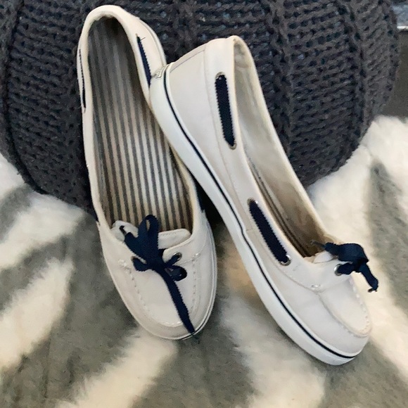 GUC Sperry’s White and Blue Pre-Owned ❤️ - Picture 6 of 7